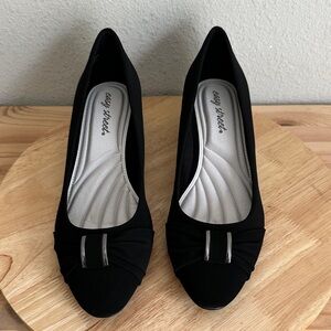 Easy Street Eloise Womens Round Block Heel Pumps